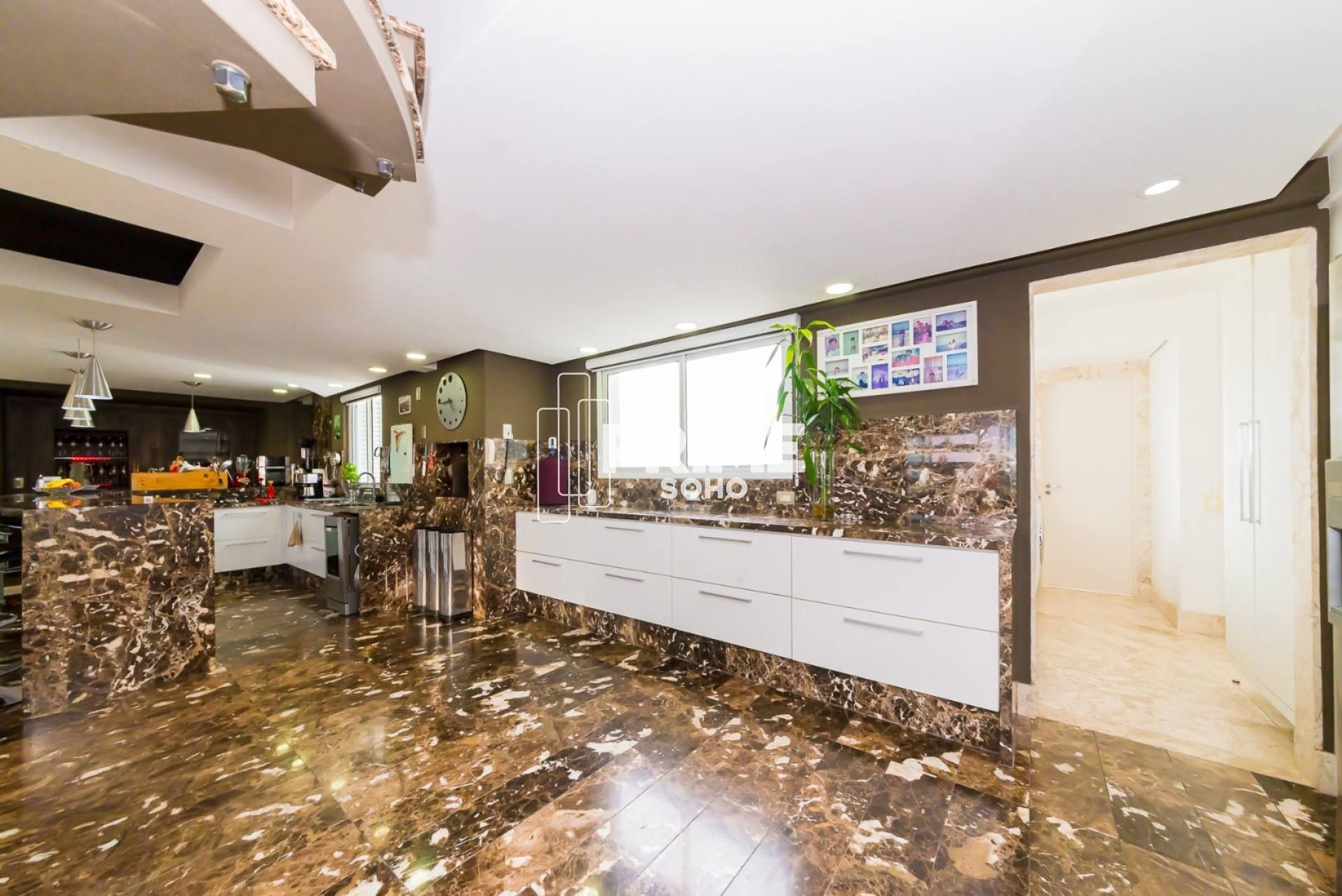 Cobertura Duplex à Venda com 258m², 2 Suítes e 3 Vagas no Alto da Glória