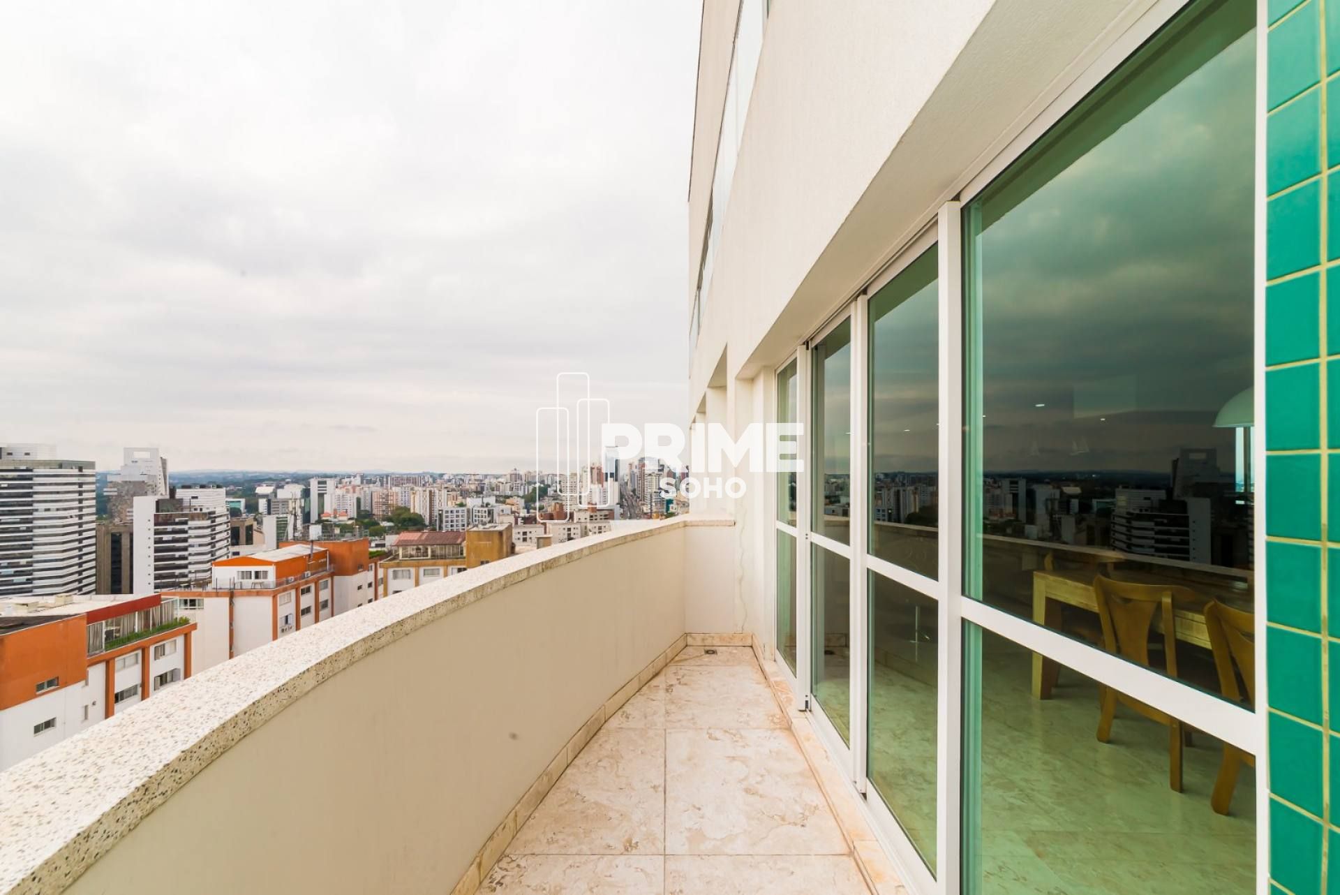 Cobertura Duplex à Venda com 258m², 2 Suítes e 3 Vagas no Alto da Glória