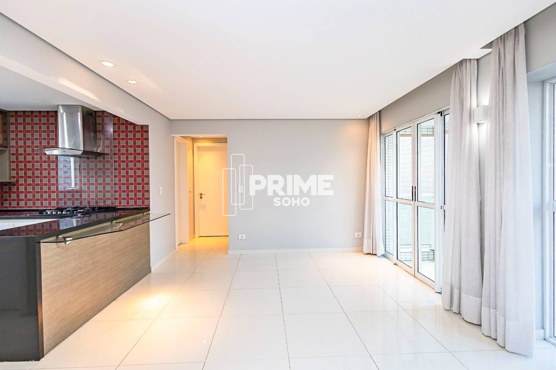 Apartamento Semimobiliado à Venda no Água Verde Com 66m² Privativos