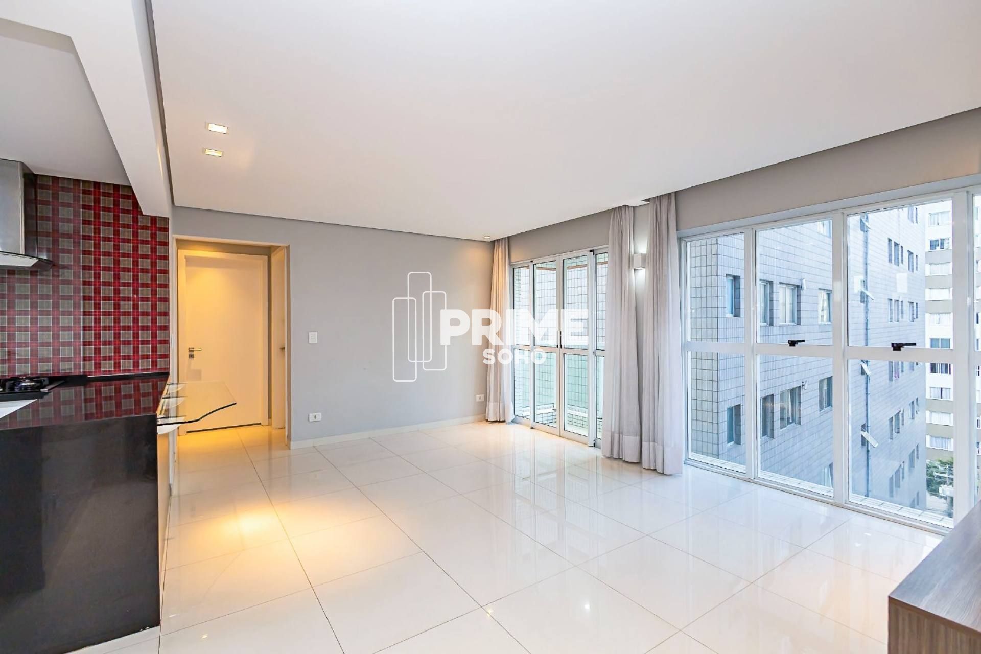 Apartamento Semimobiliado à Venda no Água Verde Com 66m² Privativos