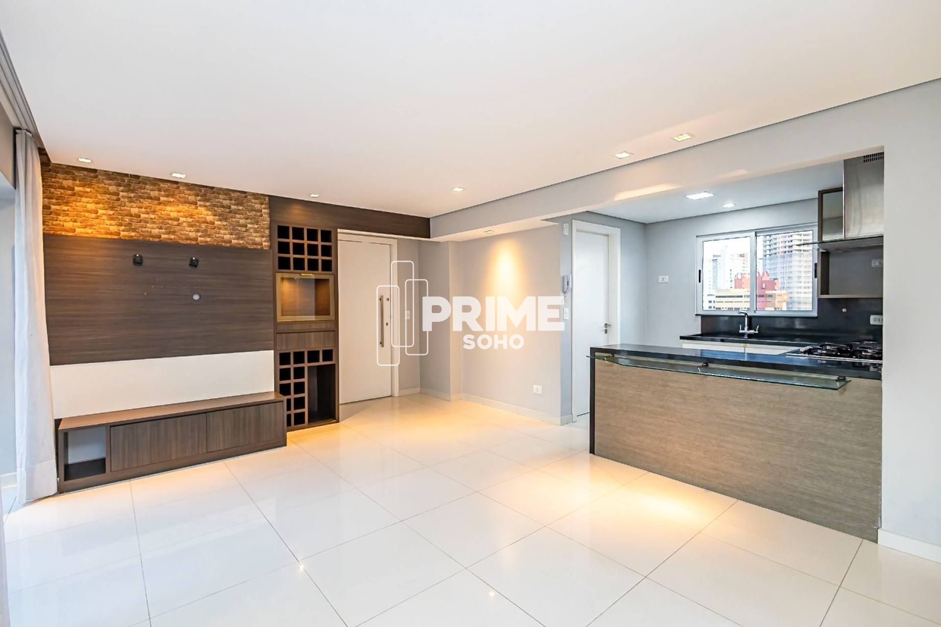 Apartamento Semimobiliado à Venda no Água Verde Com 66m² Privativos