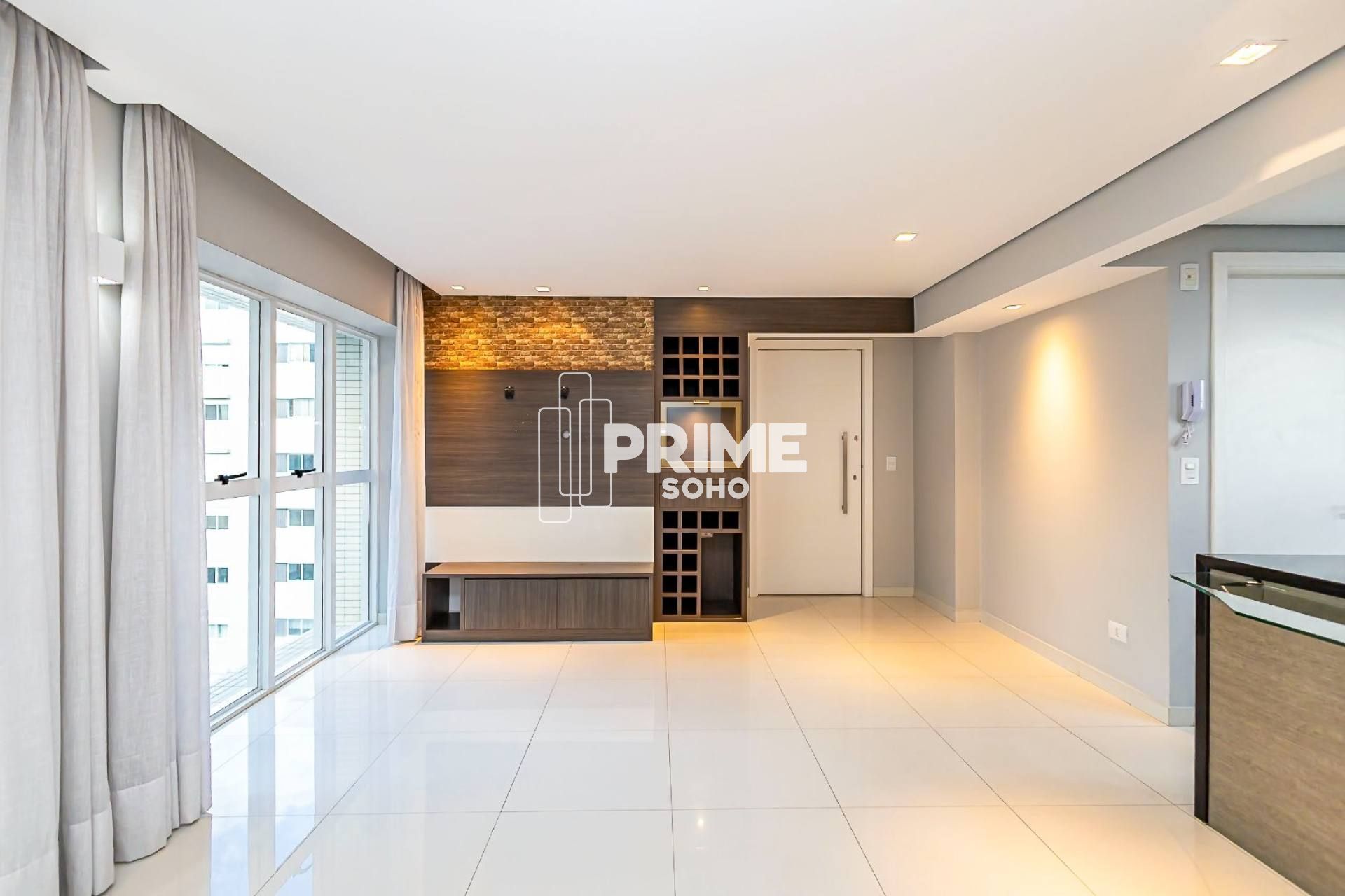 Apartamento Semimobiliado à Venda no Água Verde Com 66m² Privativos
