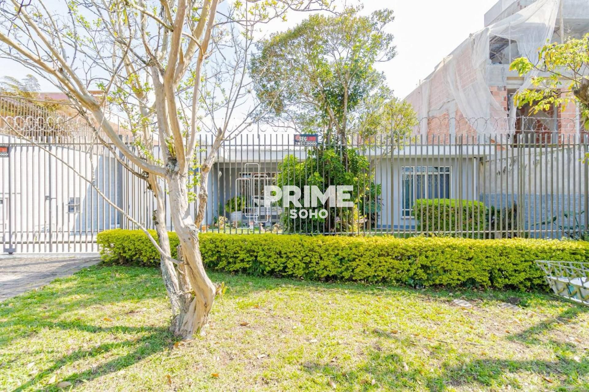 Casa à venda no Guabirotuba com 4 quartos, 2 suítes e 6 vagas