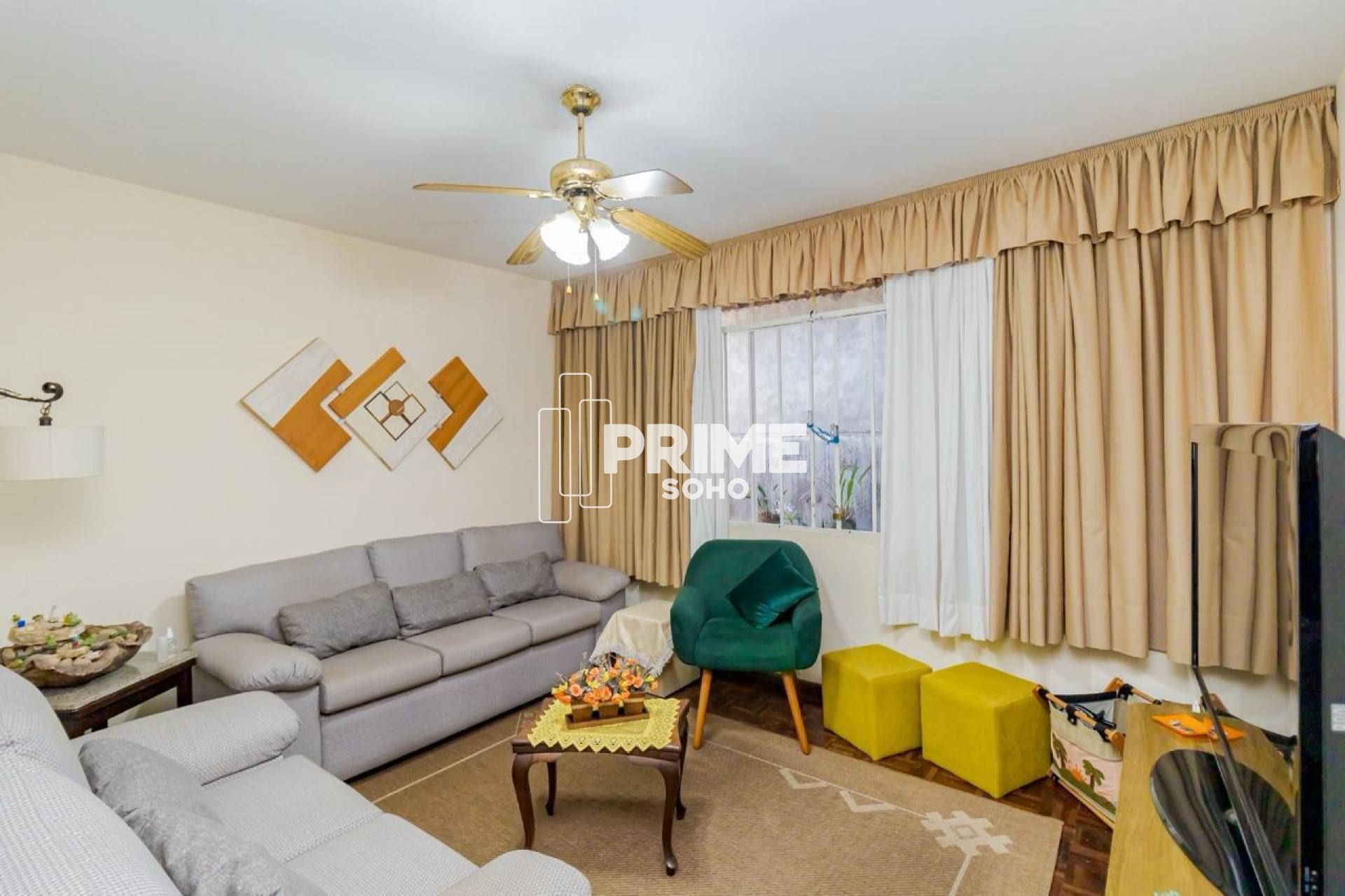 Casa à venda no Guabirotuba com 4 quartos, 2 suítes e 6 vagas