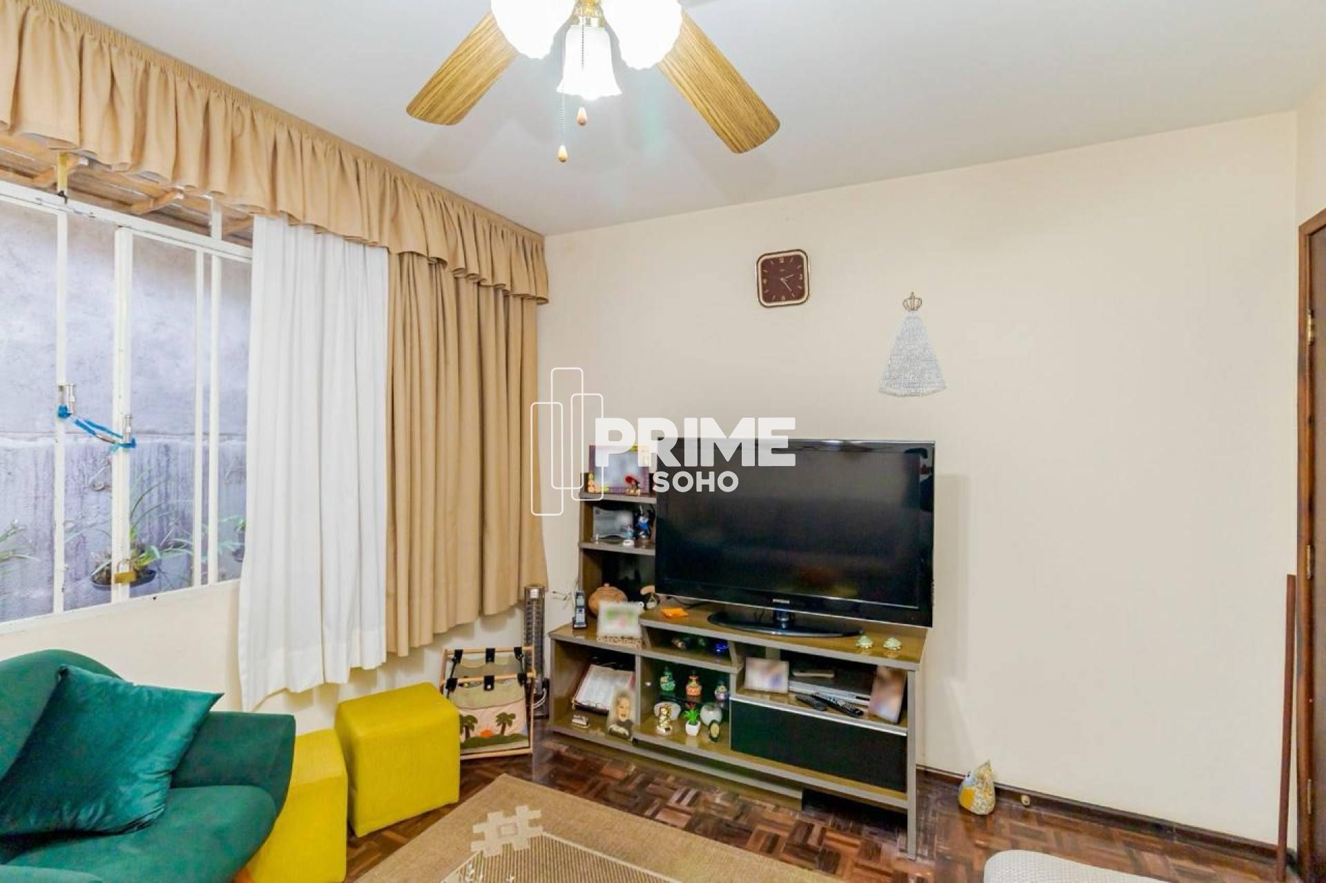 Casa à venda no Guabirotuba com 4 quartos, 2 suítes e 6 vagas