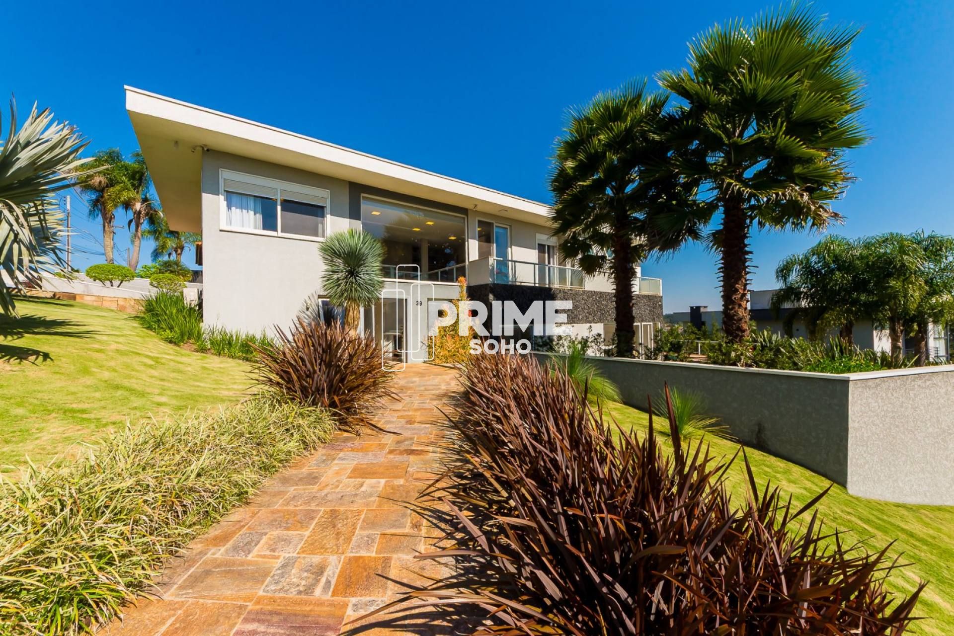 Casa em condomínio à venda com 430m², 4 suítes e terreno de 1.228m²