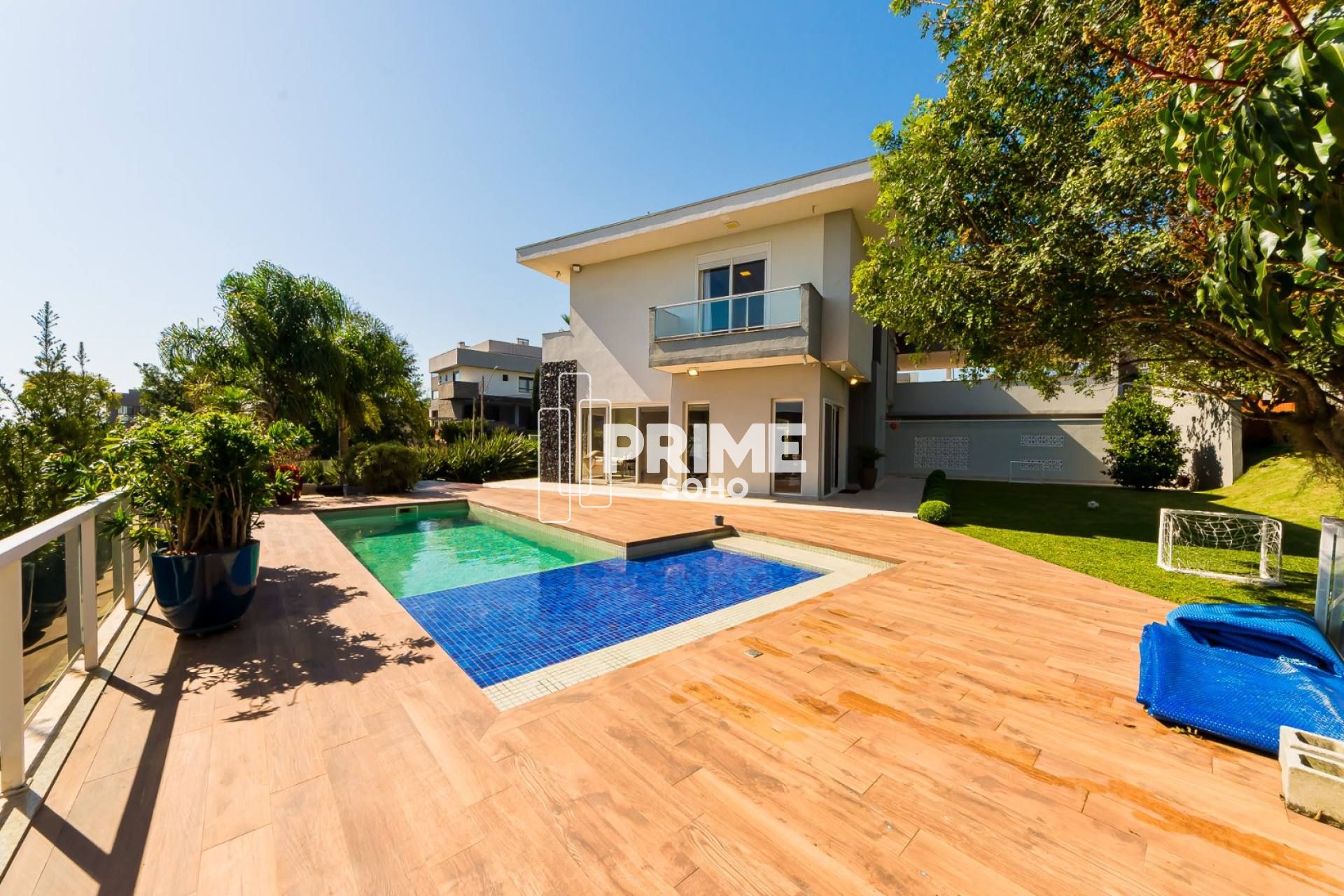Casa em condomínio à venda com 430m², 4 suítes e terreno de 1.228m²