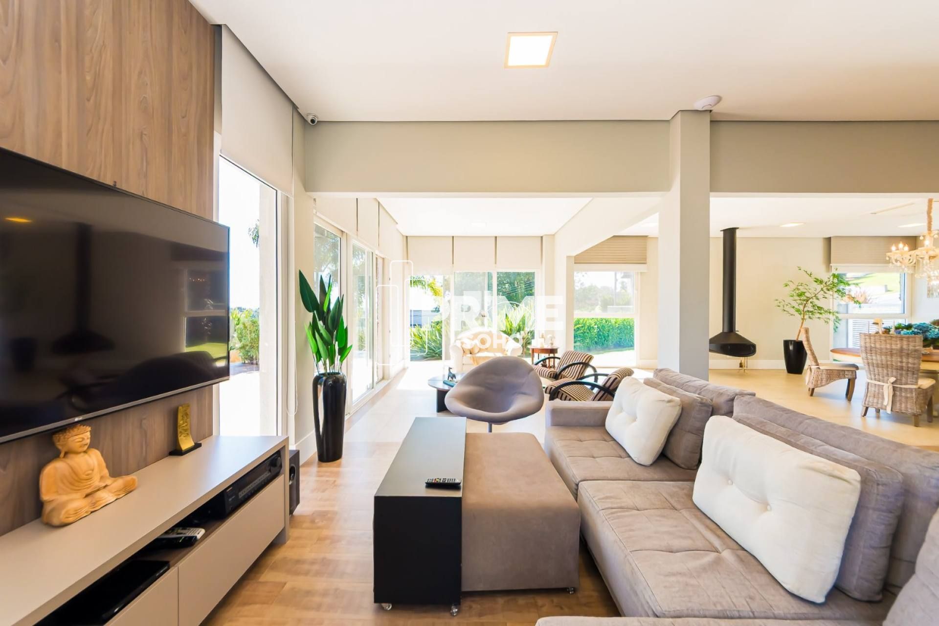 Casa em condomínio à venda com 430m², 4 suítes e terreno de 1.228m²