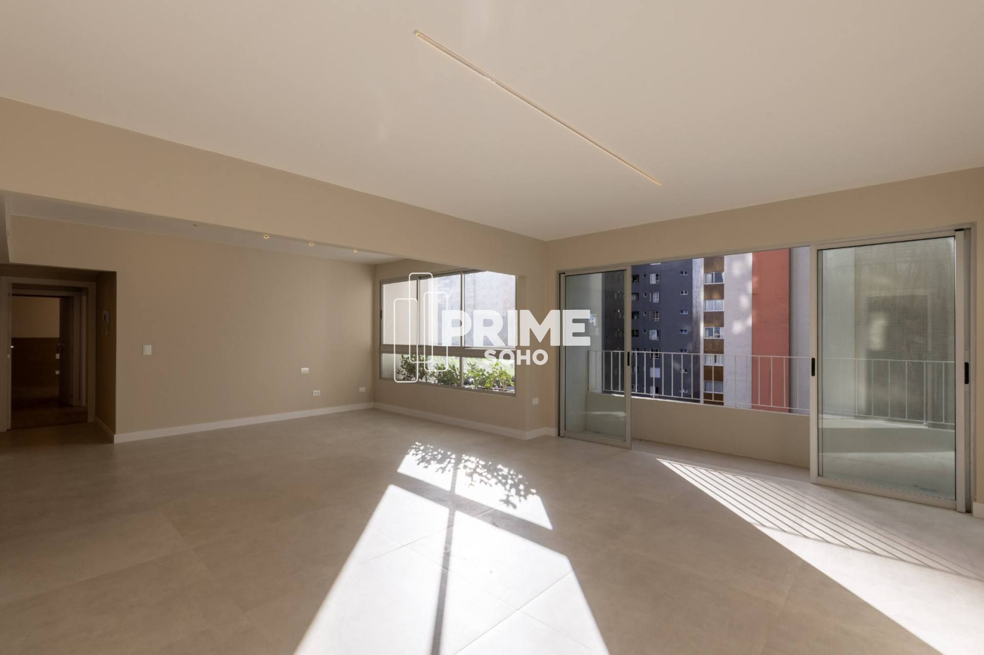 APARTAMENTO TOTALMENTE REFORMADO NO BATEL - 3 QUARTOS - SUÍTE - ANDAR ALTO