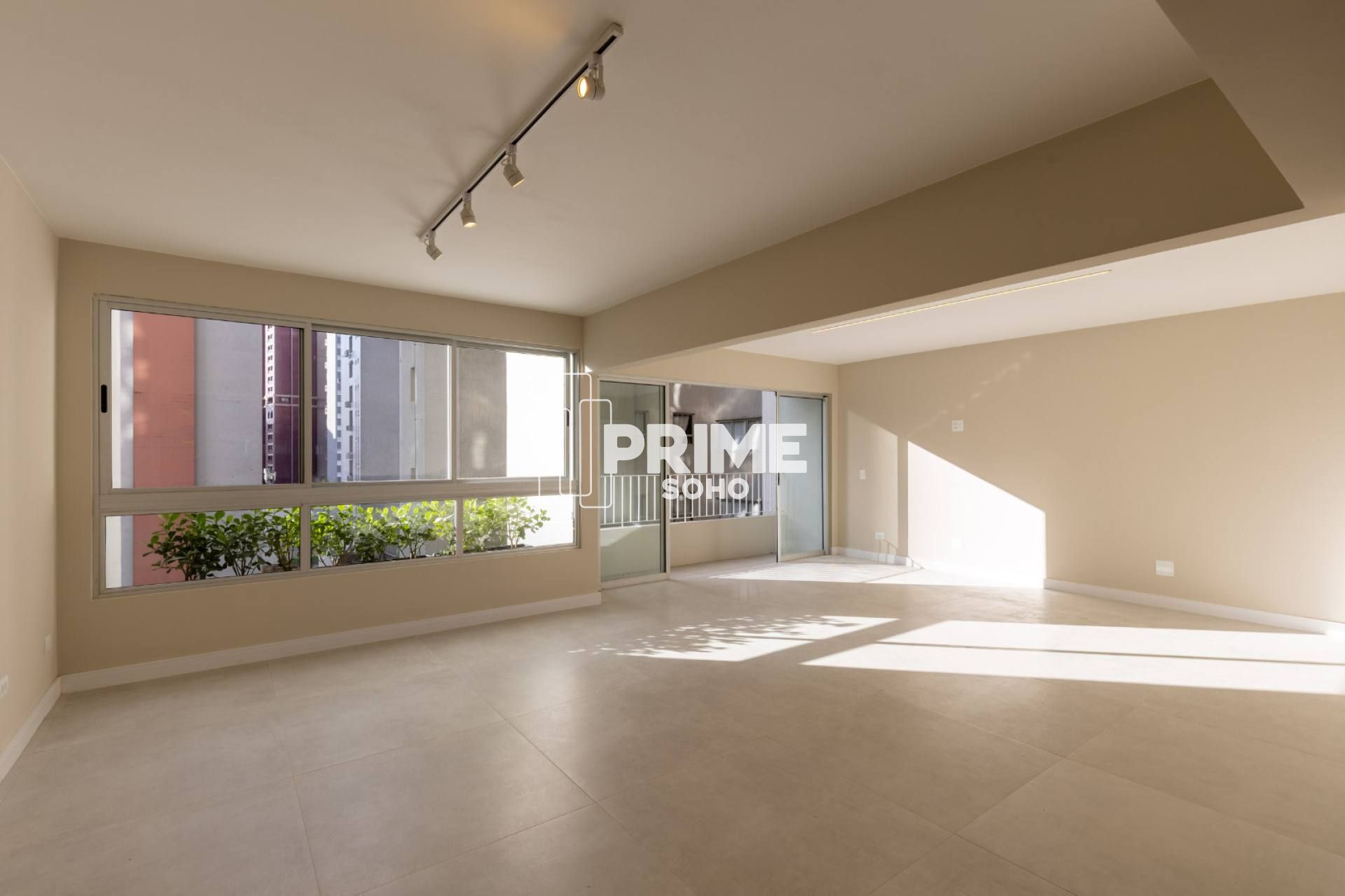 APARTAMENTO TOTALMENTE REFORMADO NO BATEL - 3 QUARTOS - SUÍTE - ANDAR ALTO