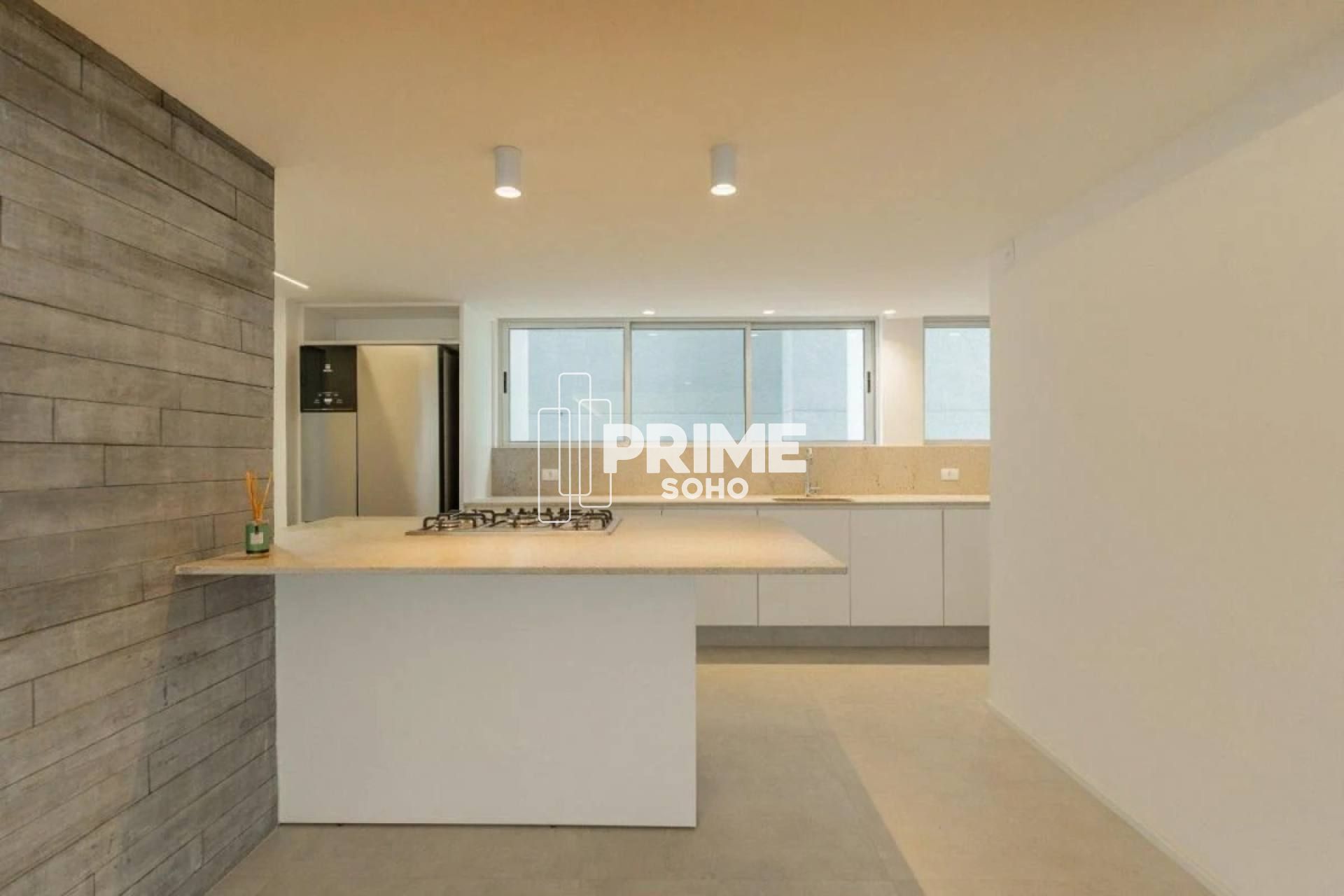APARTAMENTO TOTALMENTE REFORMADO NO BATEL - 3 SUÍTES - 2 VAGAS - ANDAR ALTO
