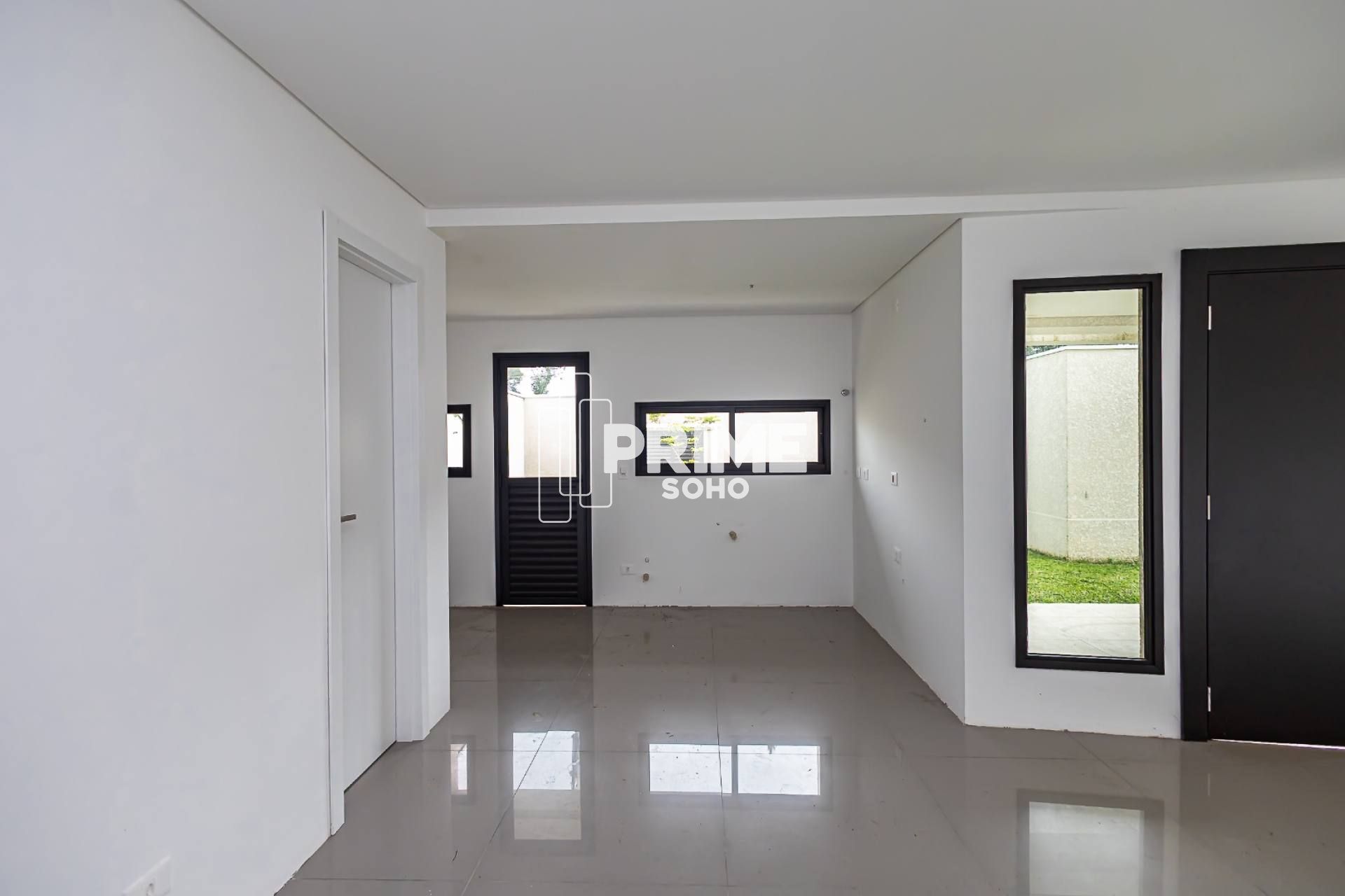 CASA À VENDA EM CONDOMÍNIO COM 3 QUARTOS, 176M², 2 VAGAS EM SANTA FELICIDADE