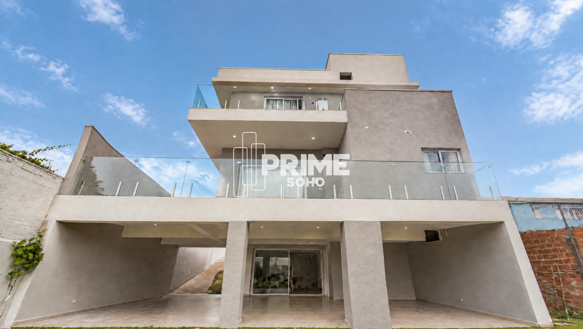 CASA À VENDA COM 3 QUARTOS, 312M² E 6 VAGAS NO XAXIM