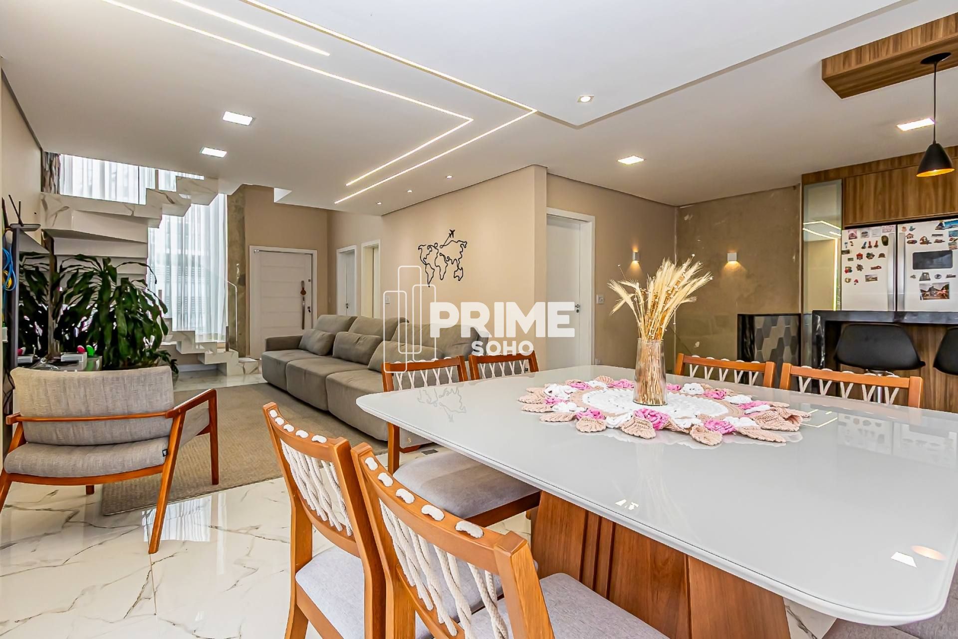 CASA À VENDA COM 3 QUARTOS, 312M² E 6 VAGAS NO XAXIM