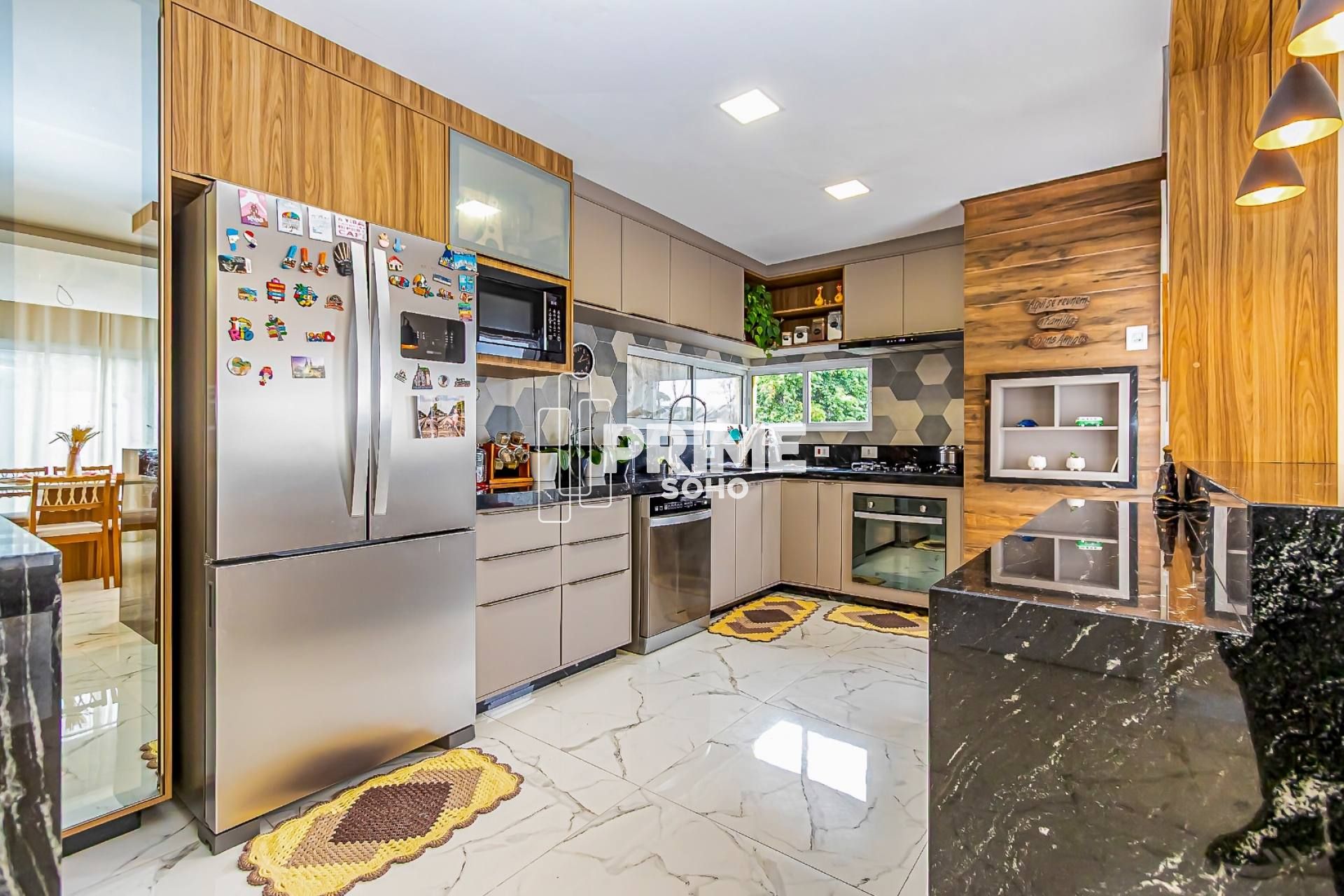 CASA À VENDA COM 3 QUARTOS, 312M² E 6 VAGAS NO XAXIM