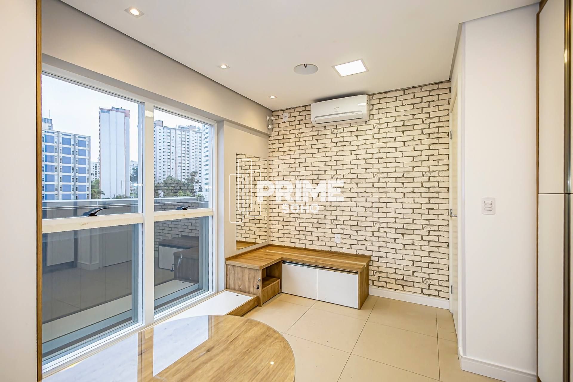 SALA COMERCIAL COM 39M² NO CENTRO CÍVICO