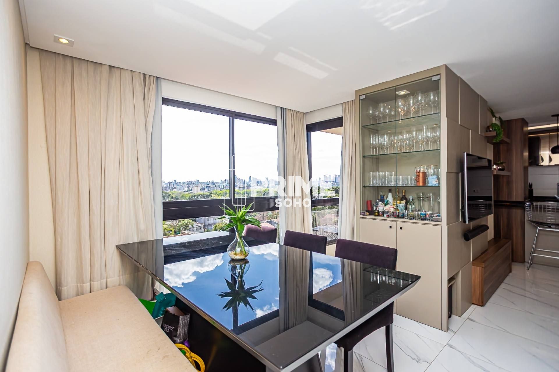 APARTAMENTO À VENDA COM 2 QUARTOS, 1 SUÍTE E 2 VAGAS NO CRISTO REI