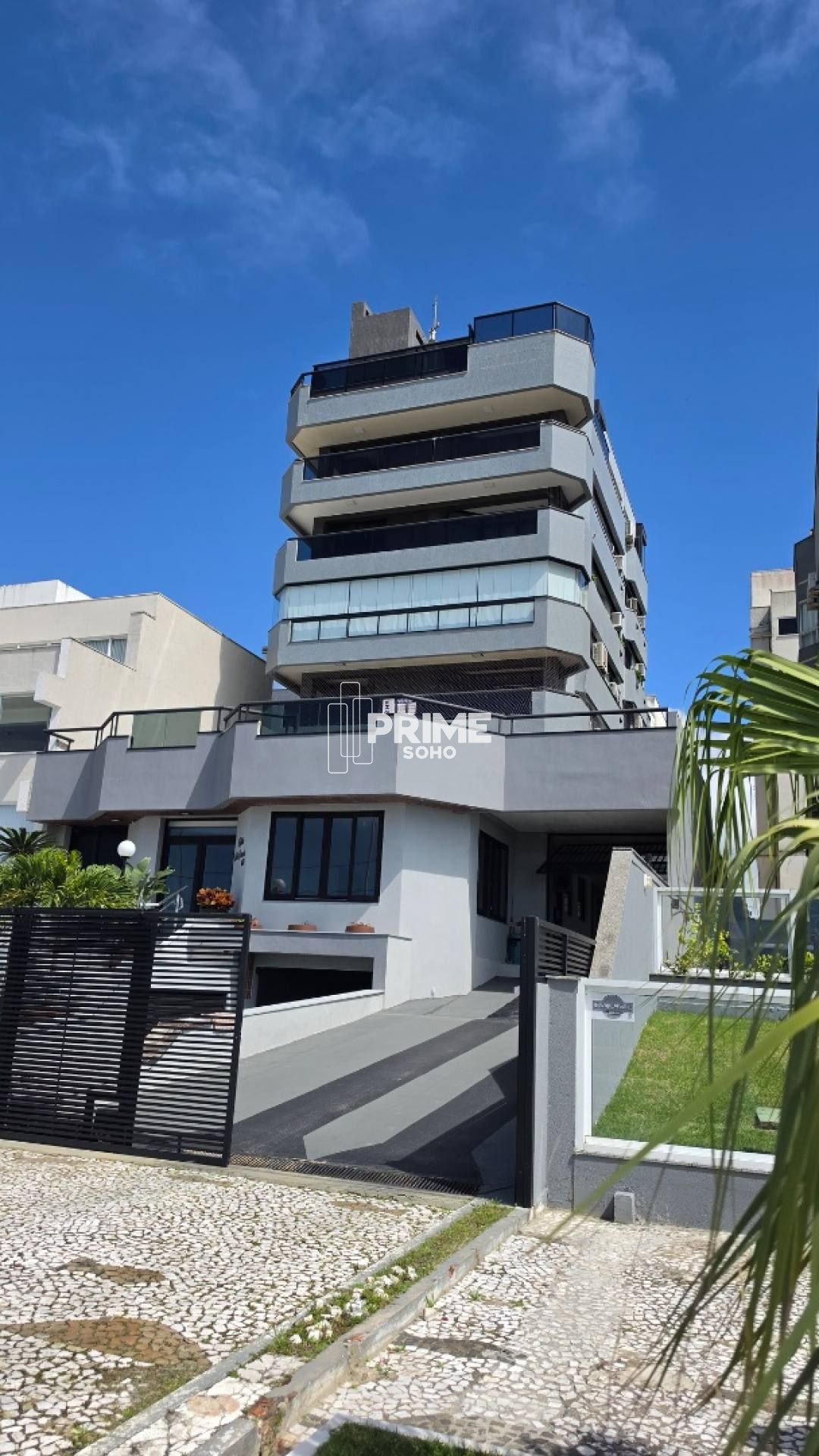 APARTAMENTO À VENDA FRENTE MAR COM 4 QUARTOS, 2 SUÍTES E 4 VAGAS EM CAIOBÁ