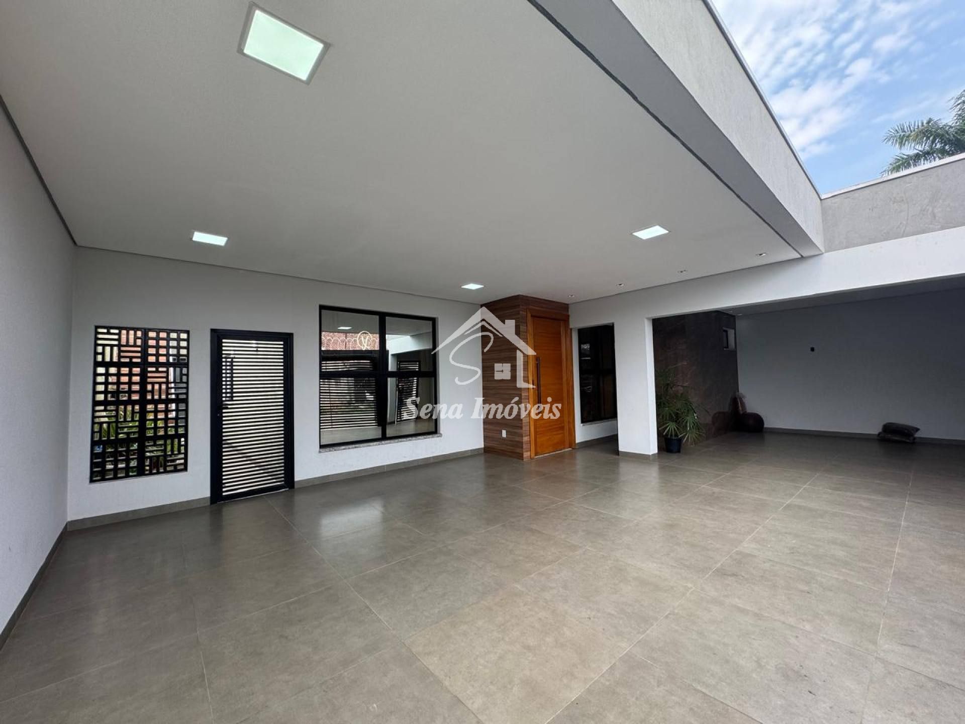 VECASA MODERNA COM PISCINA E FINO ACABAMENTO