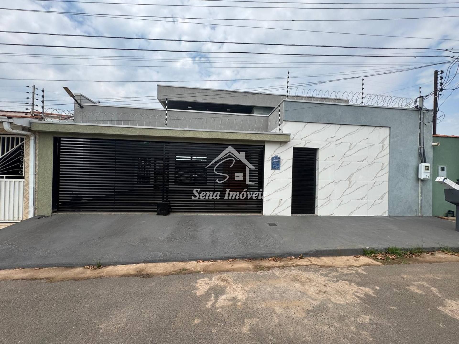 VECASA MODERNA COM PISCINA E FINO ACABAMENTO