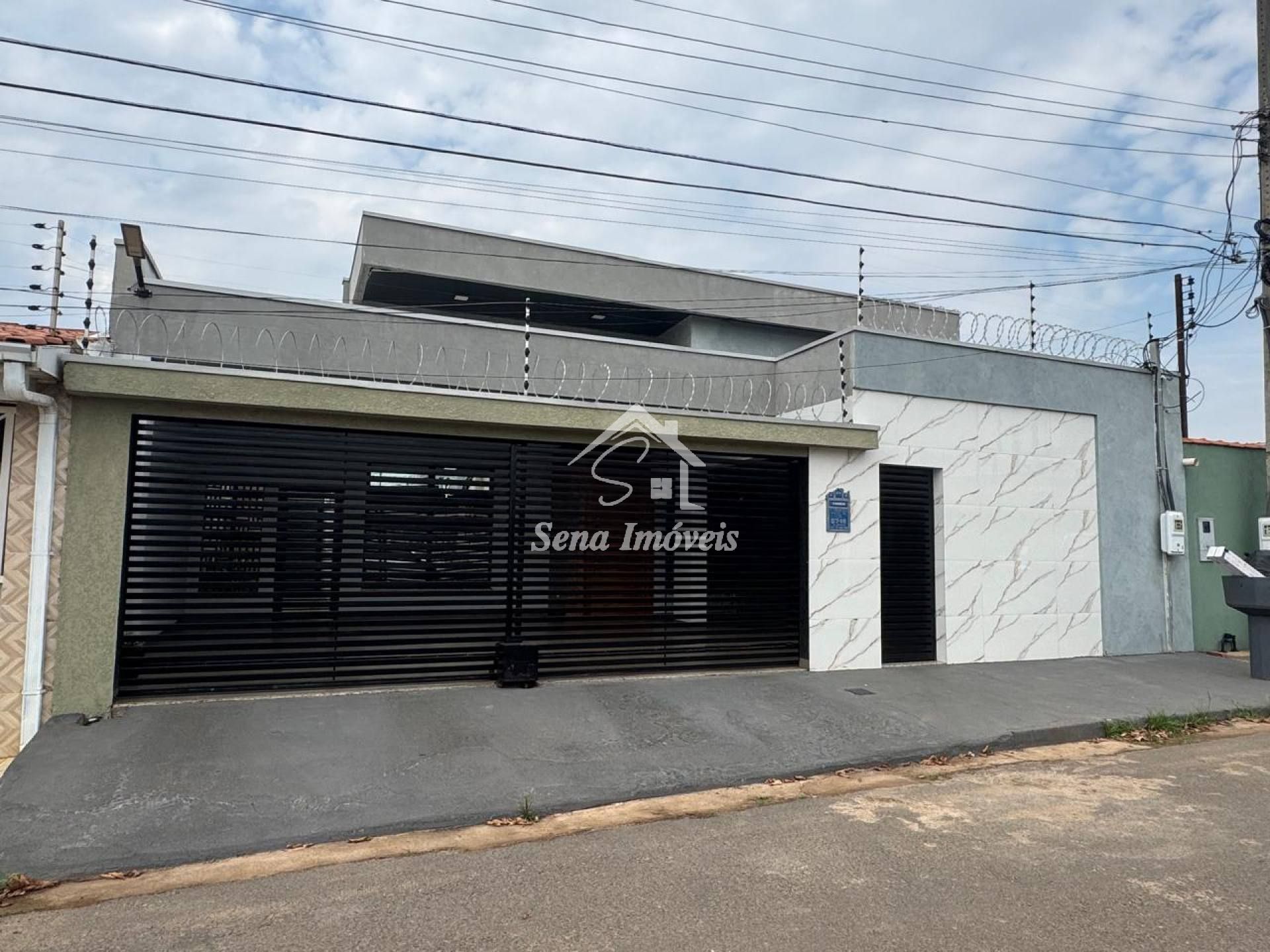 VECASA MODERNA COM PISCINA E FINO ACABAMENTO