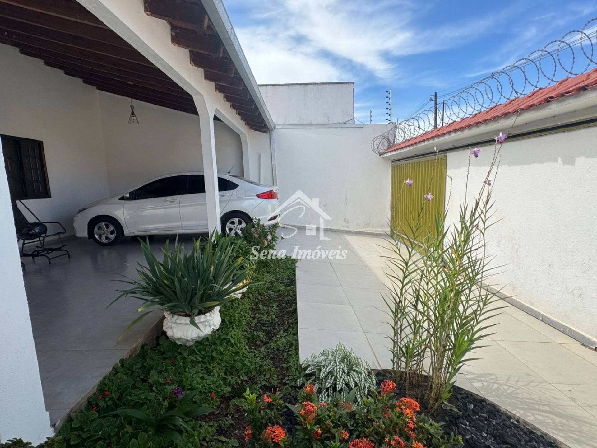 Vende-se Casa - 02 quartos, sendo 01 suíte - Bairro: Aponiã - R$ 450.000,00 - Quitada