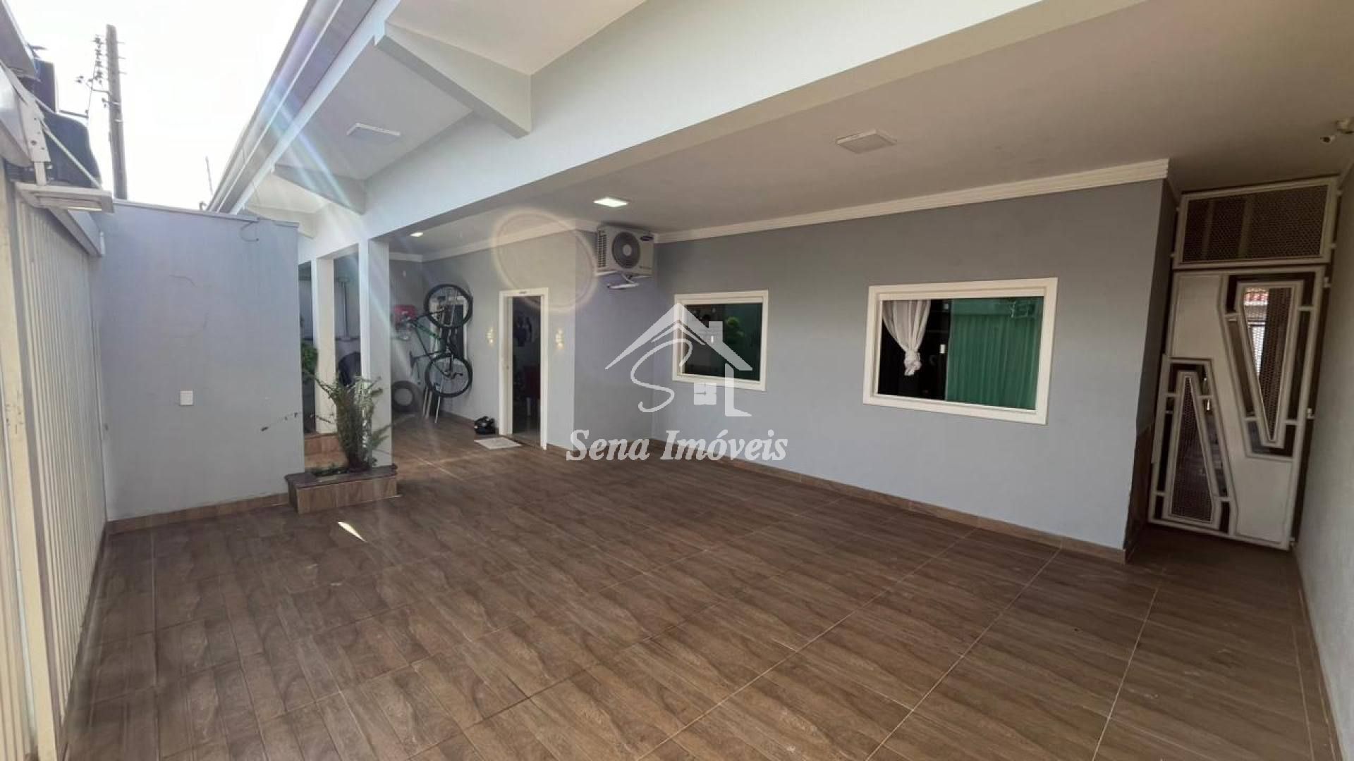 CASA COM 360m²  NA REGIÃO CENTRAL