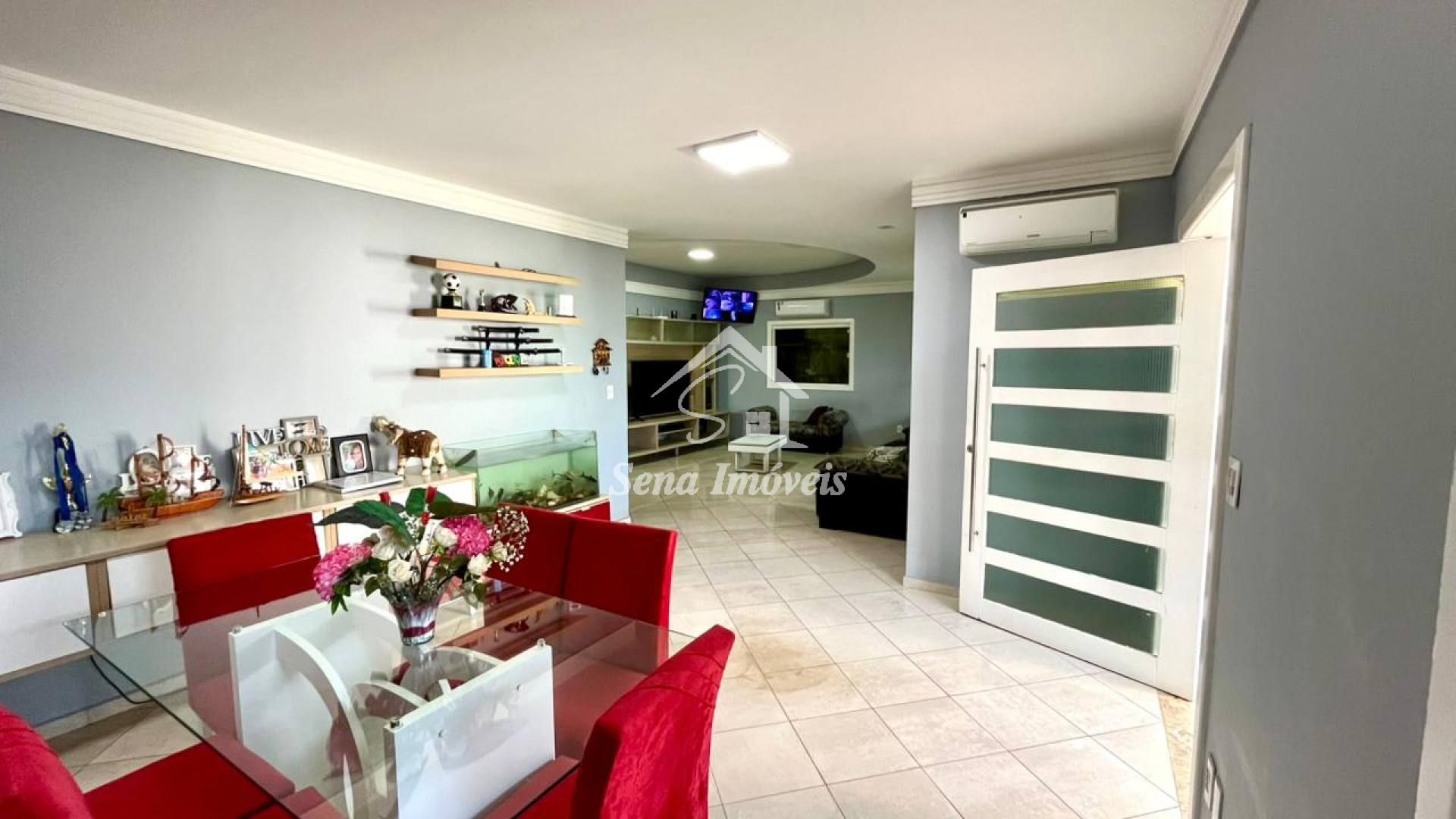 CASA COM 360m²  NA REGIÃO CENTRAL