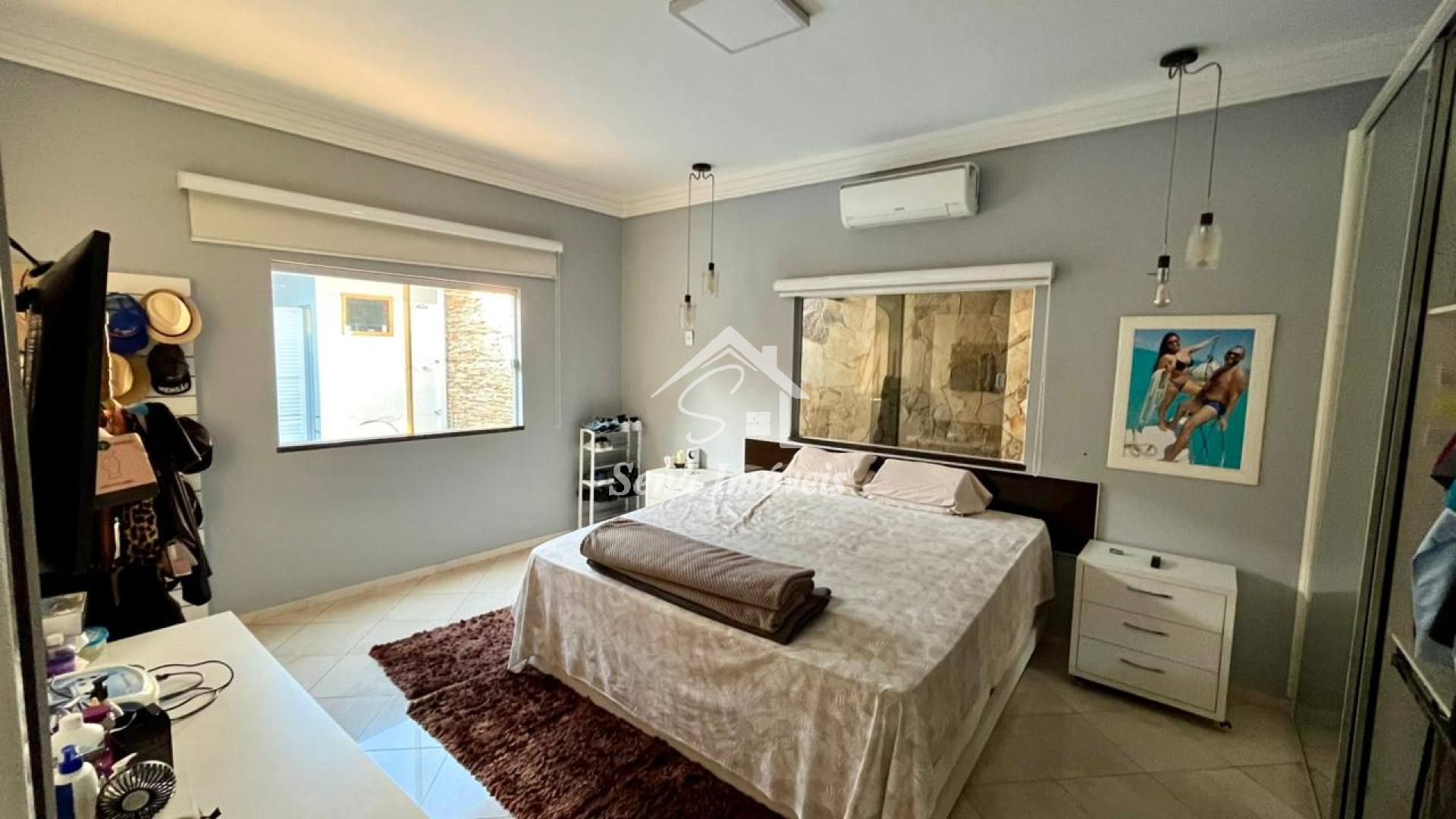 CASA COM 360m²  NA REGIÃO CENTRAL