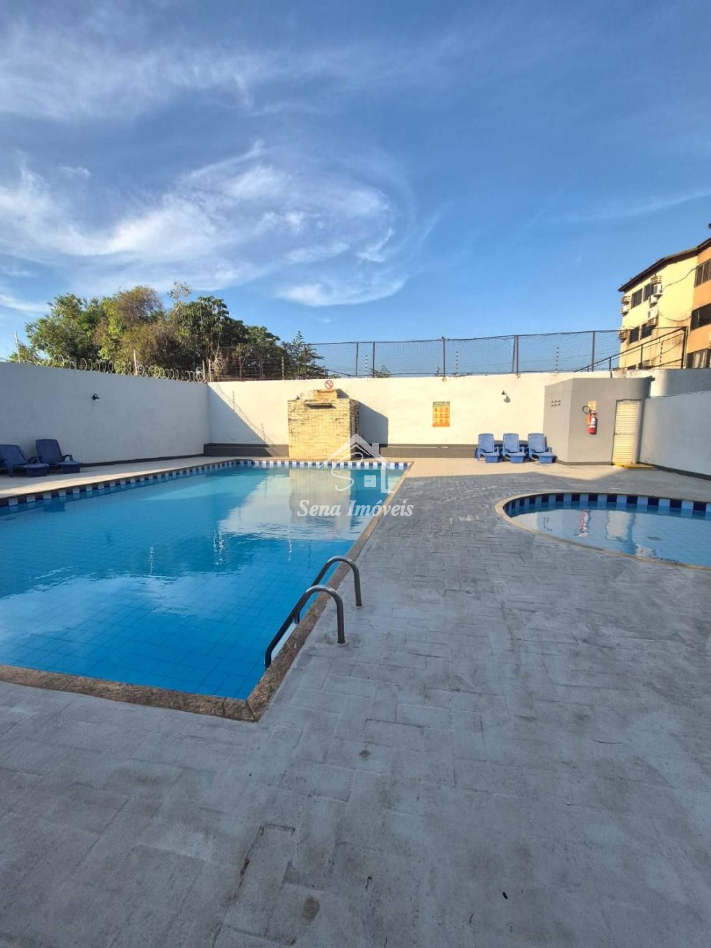 APARTAMENTO CONDOMÍNIO PINHAIS II