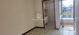 Apartamento no bairro Candeal