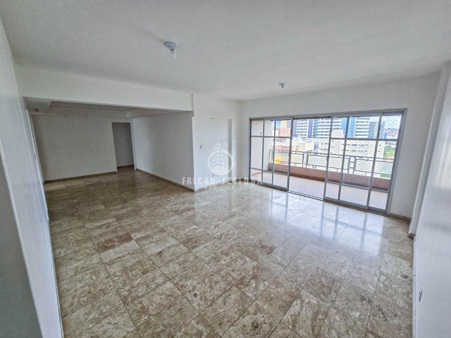 Apartamento à venda no Itaigara