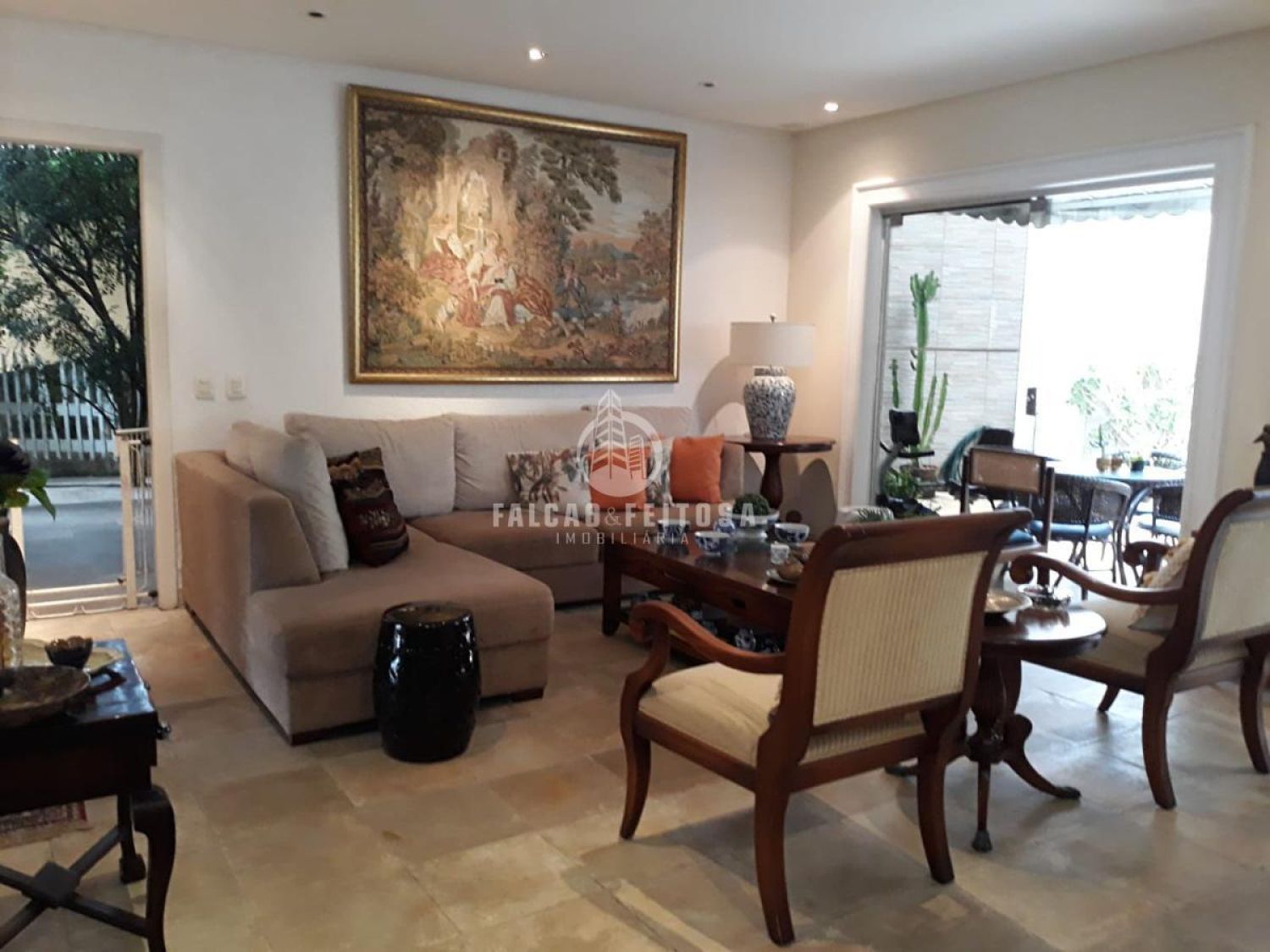 Casa à venda no Caminho das Árvores