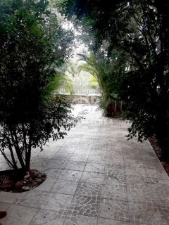 Casa à venda no Caminho das Árvores