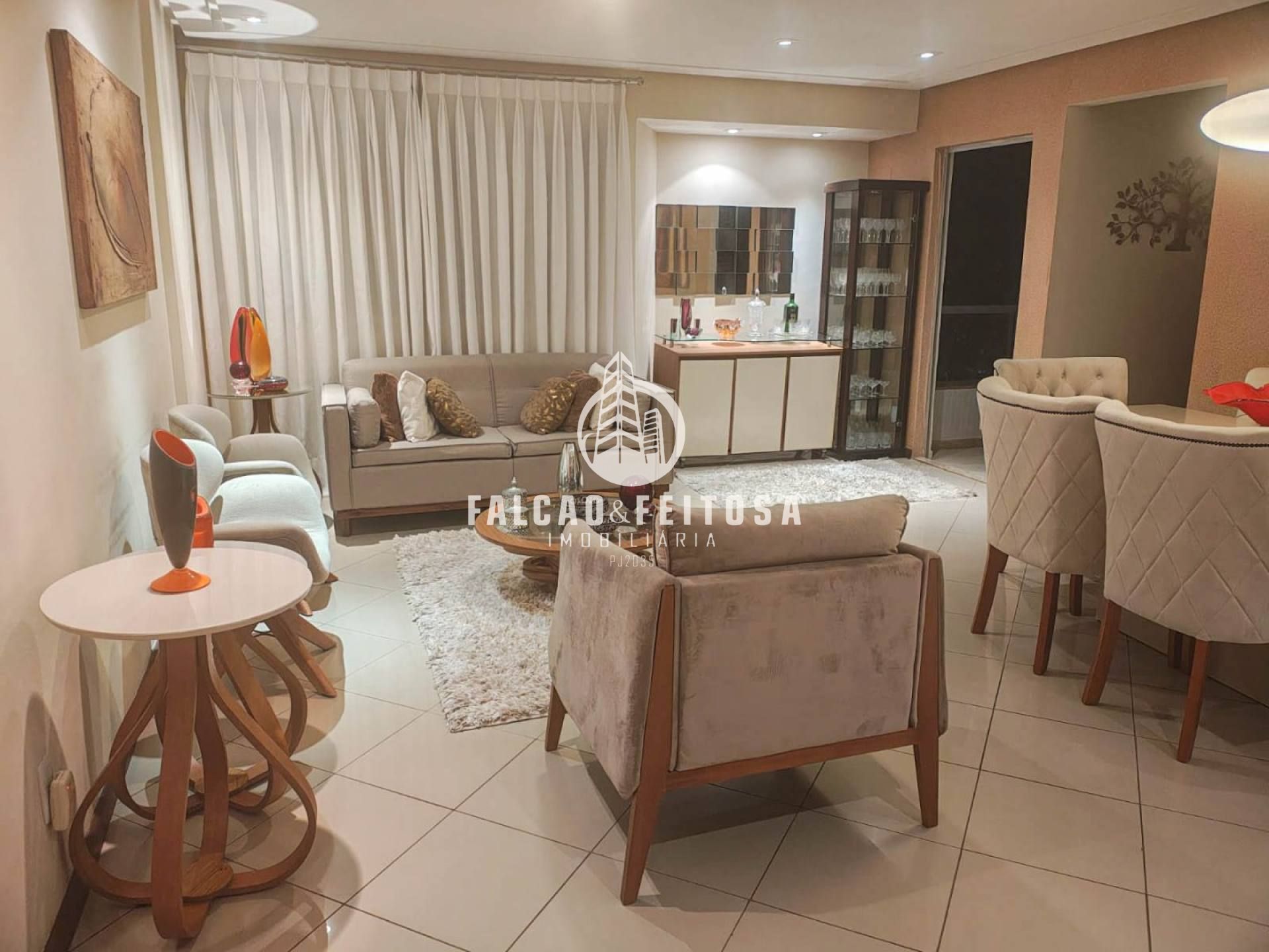 Apartamento à venda no Itaigara