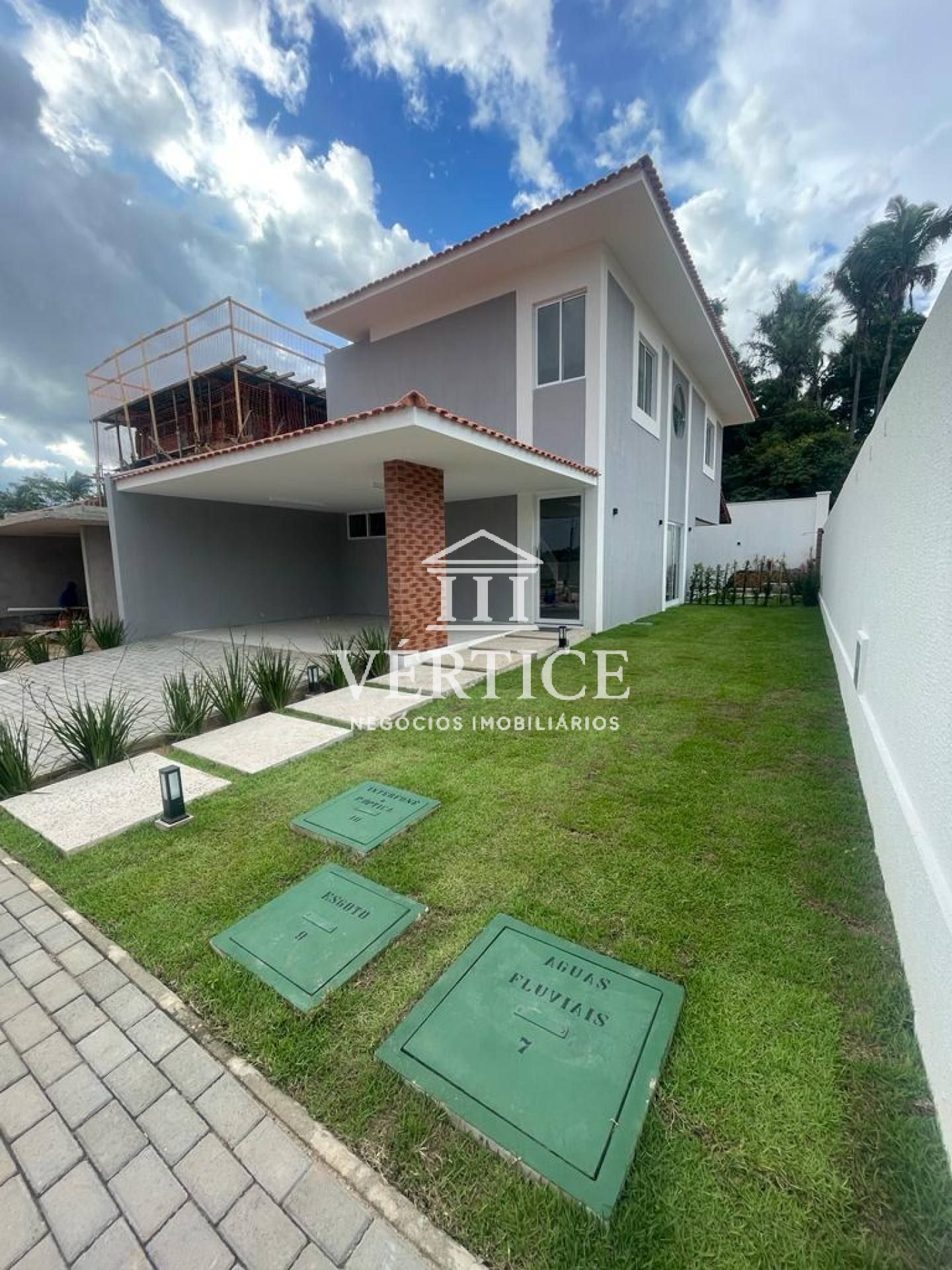 CASA NO CONDOMÍNIO VALE DO ARVOREDO