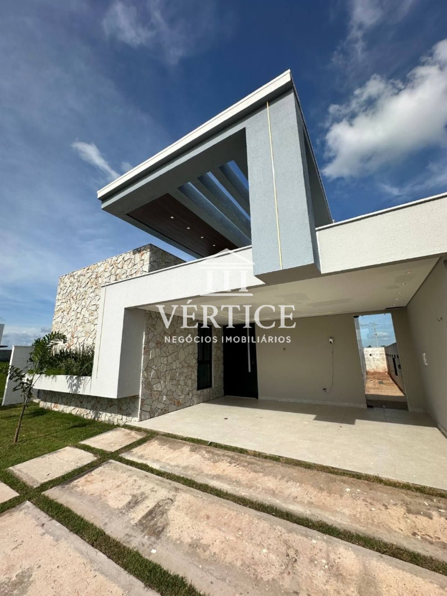 CASA À VENDA NO COND. PETROPÓLIS RESIDENCE