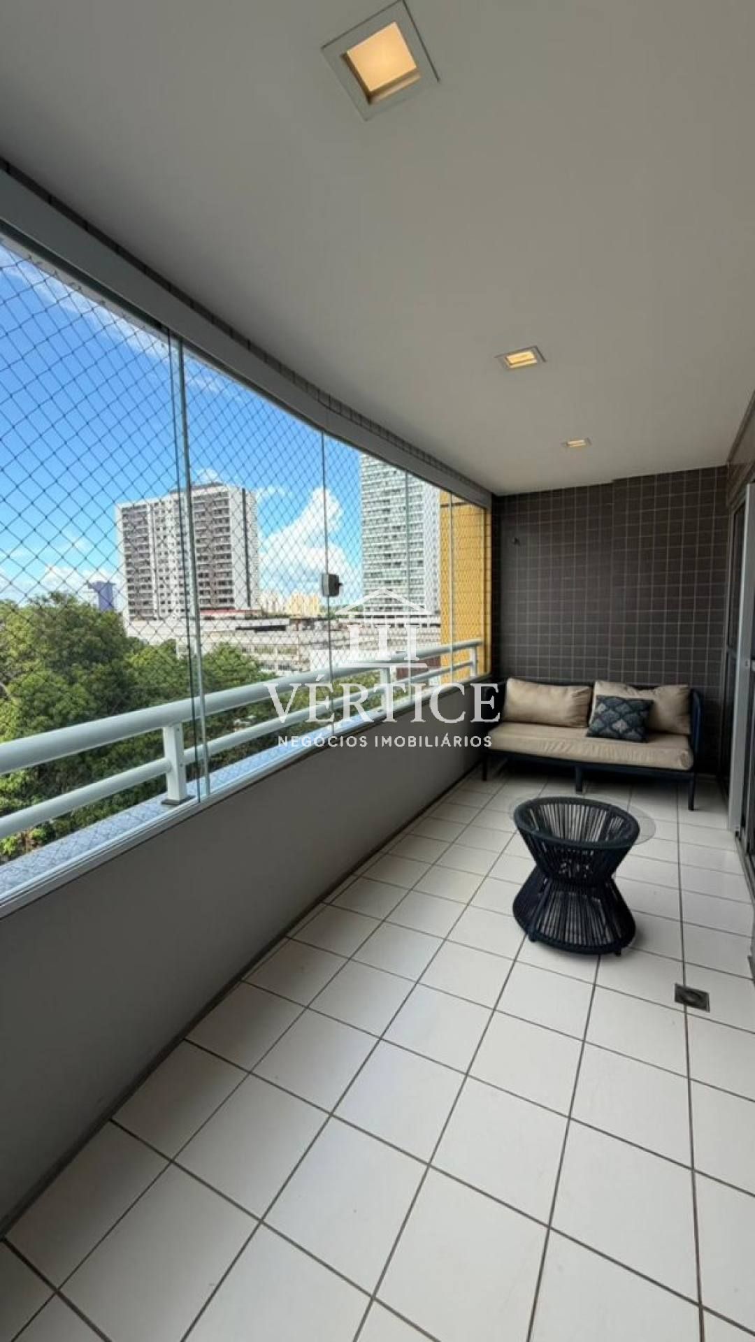 Apartamento exclusivo no Jóquei 4 Suítes/ Zona leste
