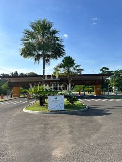 Lote disponível no condomínio Verana