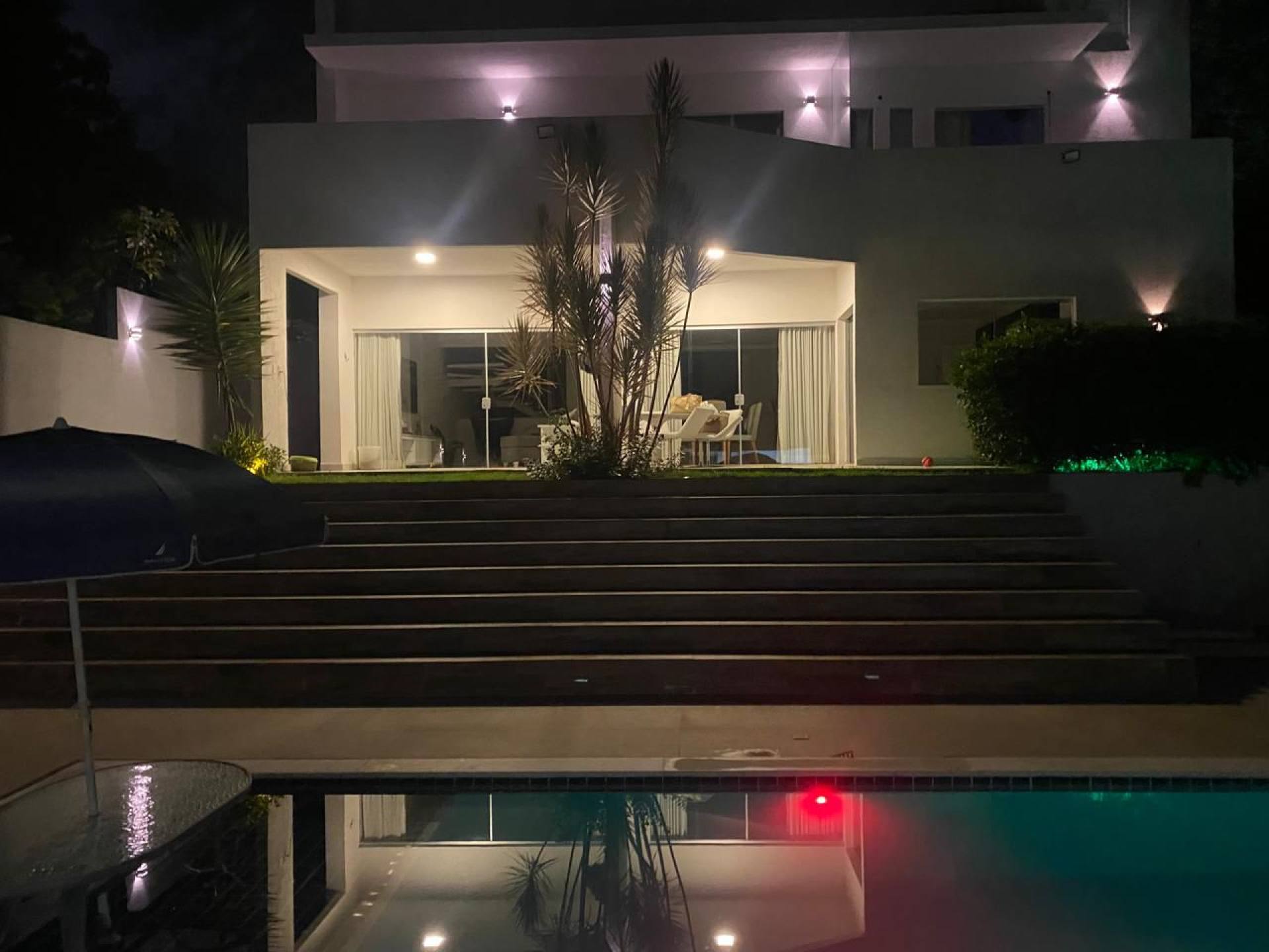 Casa de Condomínio Para Vender com 4 quartos 3 suítes no bairro Estrada do Côco em Camaçari