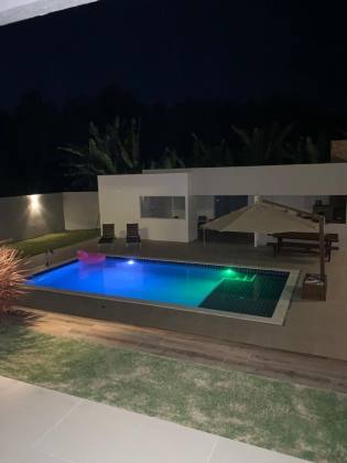 Casa de Condomínio Para Vender com 4 quartos 3 suítes no bairro Estrada do Côco em Camaçari