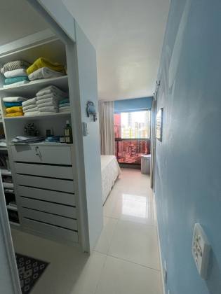 Apartamento Para Vender com 4 quartos 3 suítes no bairro Jardim Apipema em Salvador