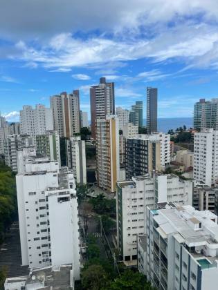 Apartamento Para Vender com 4 quartos 3 suítes no bairro Jardim Apipema em Salvador