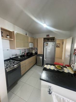 Apartamento Para Vender com 4 quartos 3 suítes no bairro Jardim Apipema em Salvador
