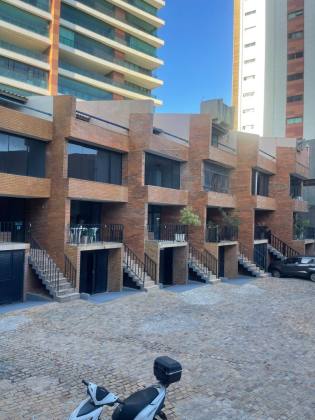 Apartamento Para Vender com 4 quartos 3 suítes no bairro Jaguaribe em Salvador