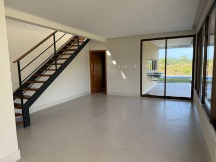 Casa de Condomínio Para Vender com 5 quartos 5 suítes no bairro Praia do Forte em Mata De São João