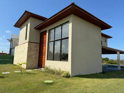 Casa de Condomínio Para Vender com 5 quartos 5 suítes no bairro Praia do Forte em Mata De São João