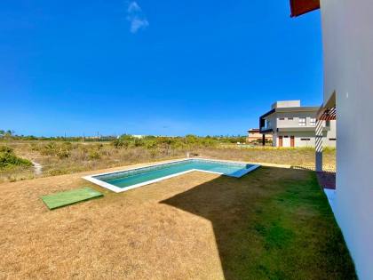 Casa de Condomínio Para Vender com 5 quartos 5 suítes no bairro Praia do Forte em Mata De São João