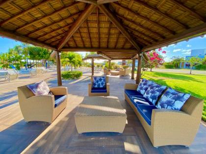 Casa de Condomínio Para Vender com 5 quartos 5 suítes no bairro Praia do Forte em Mata De São João