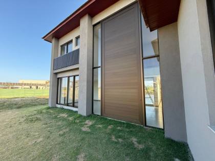 Casa de Condomínio Para Vender com 5 quartos 5 suítes no bairro Praia do Forte em Mata De São João